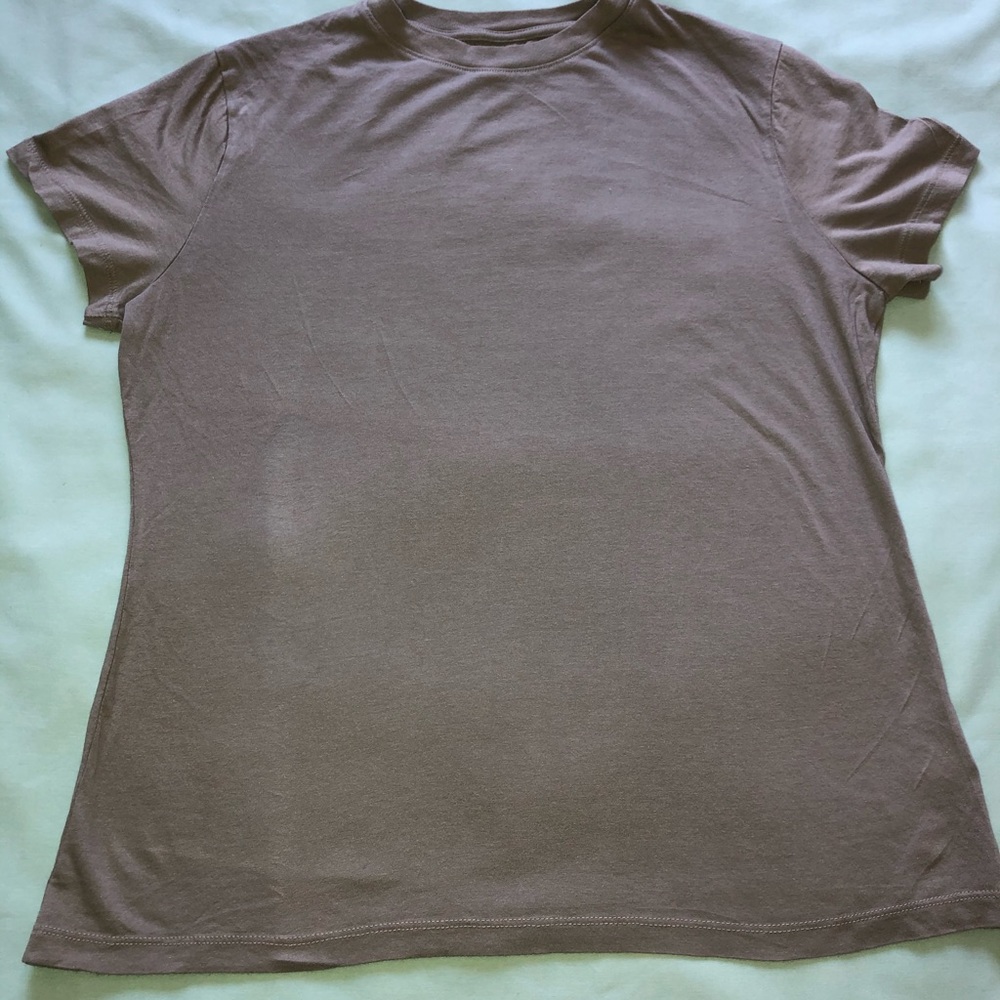 Olive tee. Size medium. comfy and cute